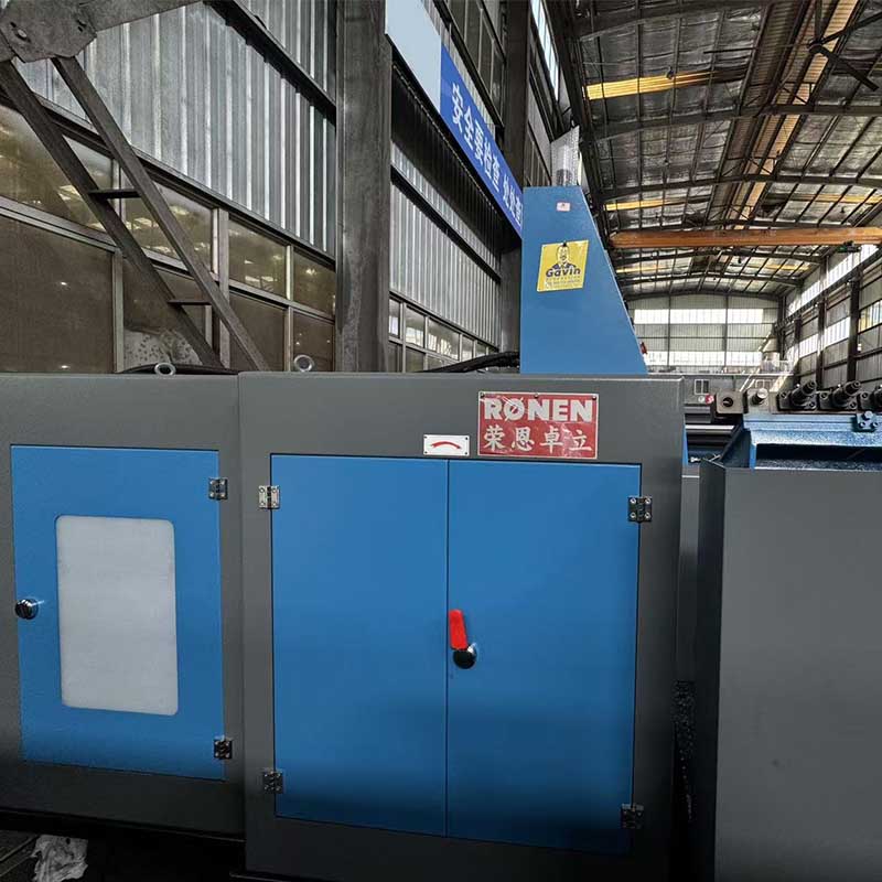 Macchina per la produzione di assemblaggi per la produzione di bulloni